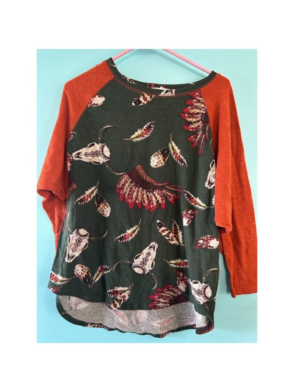 White Birch Top XL Western Steer Skull Feather Print Raglan Sleeve Green Orange